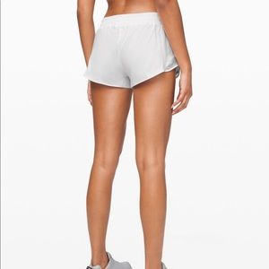 Lululemon Hotty Hot short 2.5